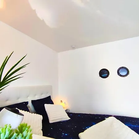 Space House & Surprise - Disneyland & Paris Holiday home Chalifert